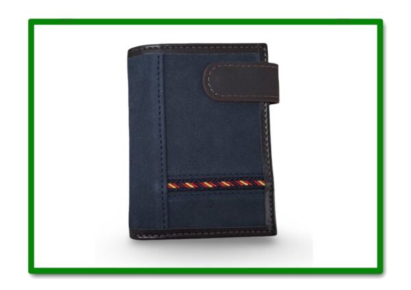 CARTERA CON DETALLE BANDERA TRENZADO AZUL MARINO